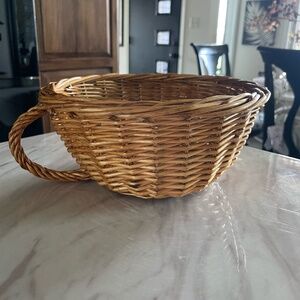 VTG COFFEE CUP SHAPED WICKER BASKET